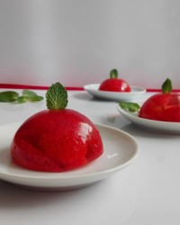 ژله توت فرنگی ژاپنی