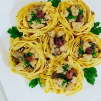 پاستا آشیانه ای باسس گوشت