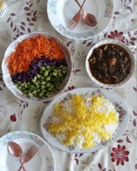 قرمه سبزی ناهارمن وپسرم عطا