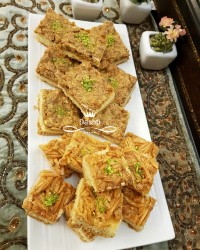 اسلایس گردو وشیرینی فلورنتینا یا ملکه بادام