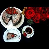 کیک شکلاتی برش خورده