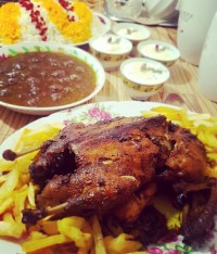 پلو و فسنجون و مرغ شکم پر برای مهمونی