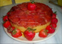 کیک پای توت فرنگی