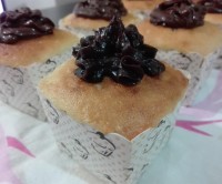 کاپ کیک مغزداربارویه خامه شکلاتی