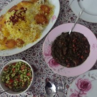 قورمه سبزی و سالاد شیرازی اصل