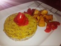 خوراک مرغ با پلو زعفرونی