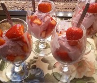 شیک توت فرنگی چند لایه