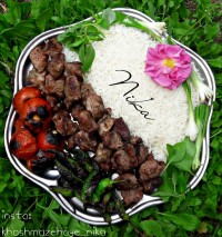 کباب چنجه ناهارروزجمعه توی باغ