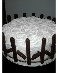 کیک شکلاتی کره ای با پف ده سانتی