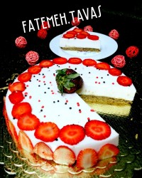 چیز کیک توت فرنگی خوشمزه ولطیف شده بود