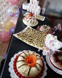 اینم از میز خوراکی