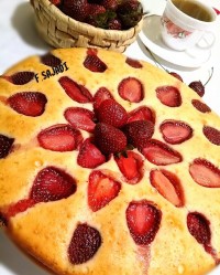 کیک توت فرنگی