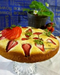 کیک توت فرنگی