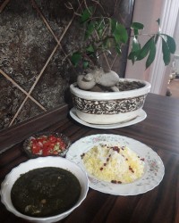 بفرمایید پلو خورشت سبزی