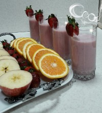 اسموتی توت فرنگی با ماست و شیر