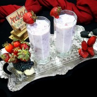 شیر توت فرنگی