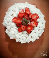 کیک توت فرنگی رویایی