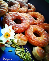 دونات وپیراشکی کرمدار