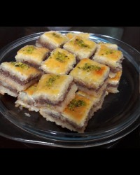 کیک باقلوای میان پر