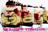 ترایفل گردو و توت فرنگی