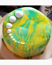 کیک اسفنجی با فیلینگ موز و گردو