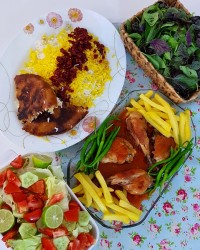 زرشک پلو با مرغ سرخ شده