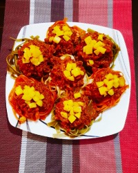 پاستا آشیانه ای باسس گوشت