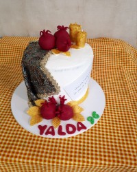 کیک شب یلدا با تاخیر