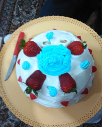 کیک تولد همسر عزیزم البته برای دوسال پیشه اولین کیکم بود