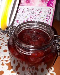 مربای توت فرنگی دوستان عزیزم . جاتون خالی . خوب شده بود .