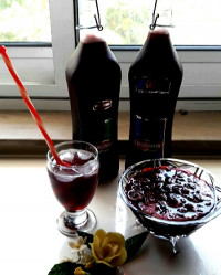 شربت ومربای آلبالو