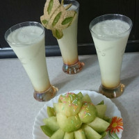 اسموتی طالبی نوشیدنی بسی خنک