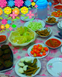 سفره شام.خونه مامان طیبه
