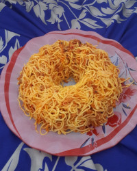 ماکارونی و سالاد شیرازی