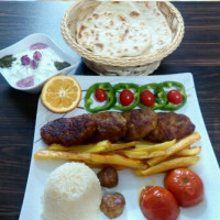 کتلت گوشت با نون تافتون خانگی