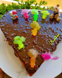 کیک پرتقالی با سس گاناش