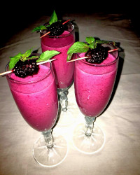 میلک شیک شاه توت.