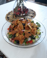 سالاد فتوش لبنانی با جوجه کباب