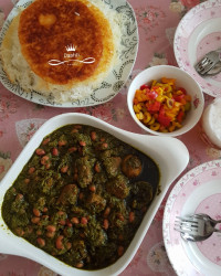 ناهار امروزم بدون تزیین قرمه سبزی باترشی