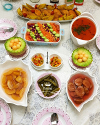 میز شام عجله ای من برای خواهرم شنیتسل_مرغ سیب_زمینی_تنوری