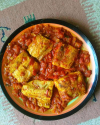 ماهی با گوجه و آویشن