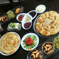 نون شکلاتی و پنکیک صبحانه