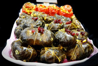 دلمه برگ مو و گوجه