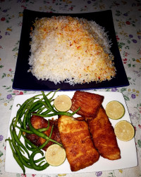 پلو ماهی سرخ شده . جاتون خالی .