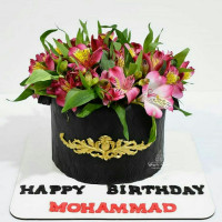 کیک فوندانت و گل طبیعی