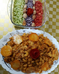 ماکارونی باگوشت چرخی وسالاد