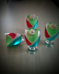 ژله کج خوشگله من واسه مهمونای عزیزم