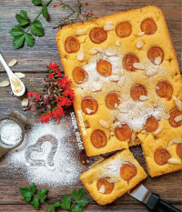 کیک زرد آلو