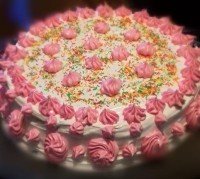 اینم کیک خامه ای کج و کوله ی من