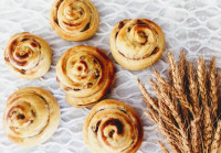 نان رولی دارچینی کشمشی باکرم پیراشکی